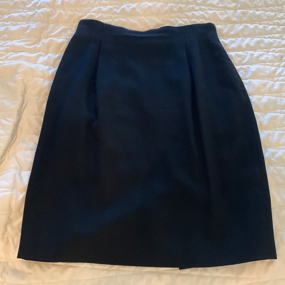 Liz Claiborne black 100%wool pencil skirt. Size 10.